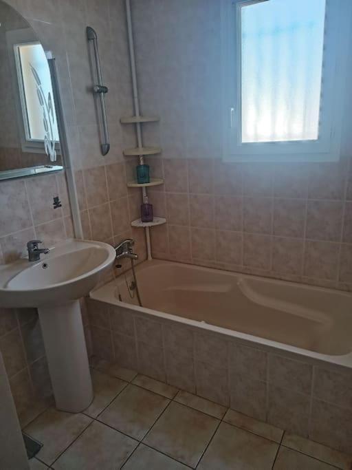 Belle Villa De 90M2 Au Calme Avec Jardin Et Parking A 10 Mn De La Mer En Voiture Fos-sur-Mer Zewnętrze zdjęcie
